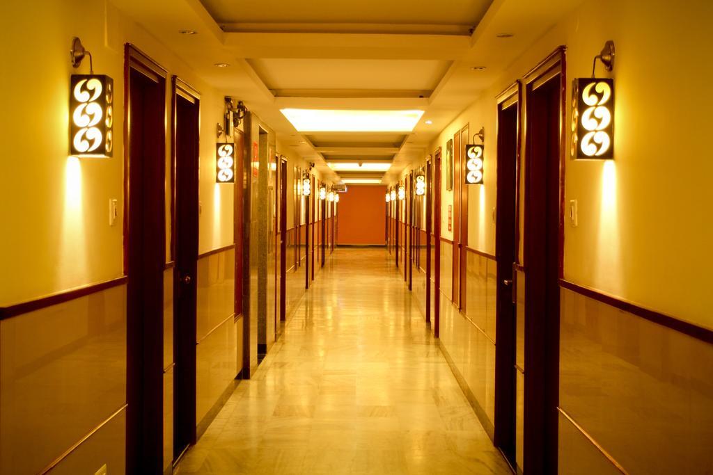 Hotel Yasodha Towers Hosūr Exterior foto