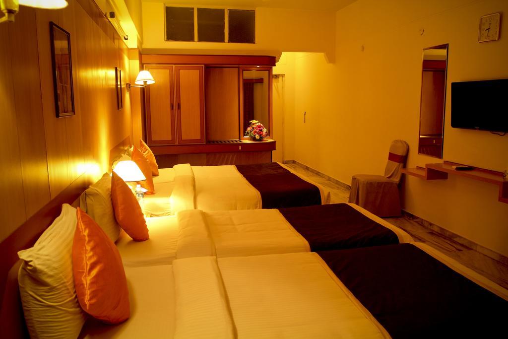 Hotel Yasodha Towers Hosūr Exterior foto